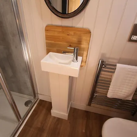 Springwood Shepherd Huts Glamping * York