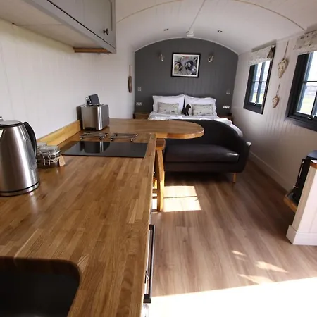 Springwood Shepherd Huts Glamping * 约克