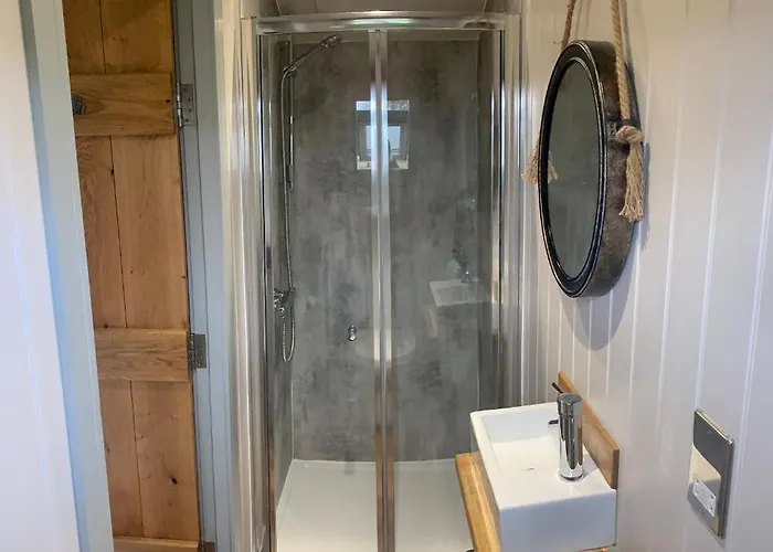 Springwood Shepherd Huts Glamping * York