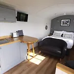 Tatil Evi Springwood Shepherd Huts Glamping York