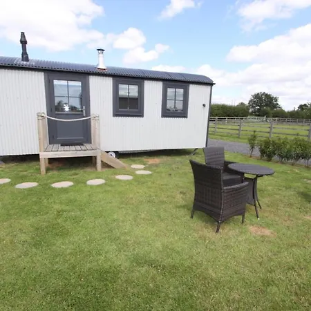 Nyaraló Springwood Shepherd Huts Glamping *