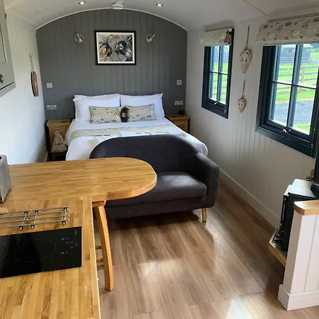 Springwood Shepherd Huts Glamping