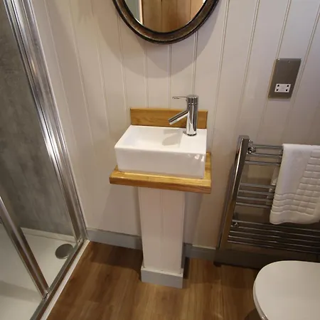 Springwood Shepherd Huts Glamping * York