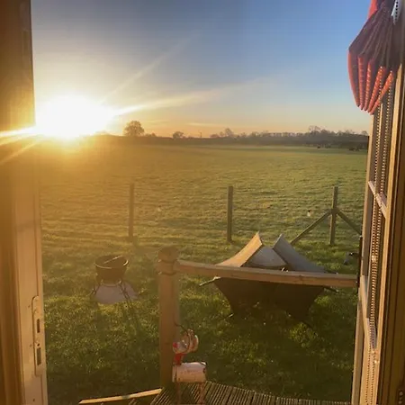 Springwood Shepherd Huts Glamping Casa de Férias