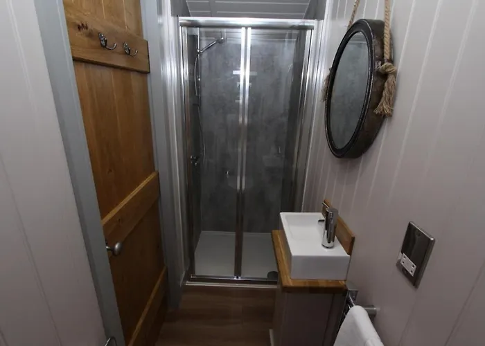 Springwood Shepherd Huts Glamping * York