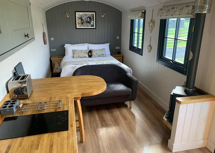 Springwood Shepherd Huts Glamping