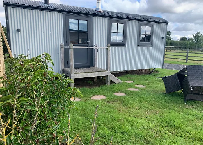 Springwood Shepherd Huts Glamping *
