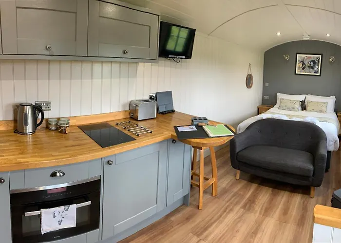 Springwood Shepherd Huts Glamping