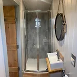 Springwood Shepherd Huts Glamping * Йорк