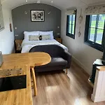 Springwood Shepherd Huts Glamping