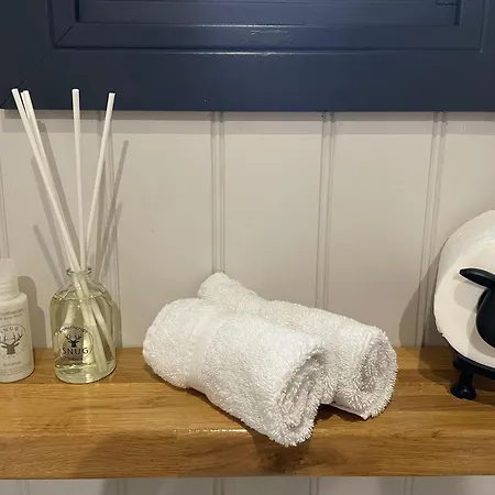 Springwood Shepherd Huts Glamping 펜션 요크